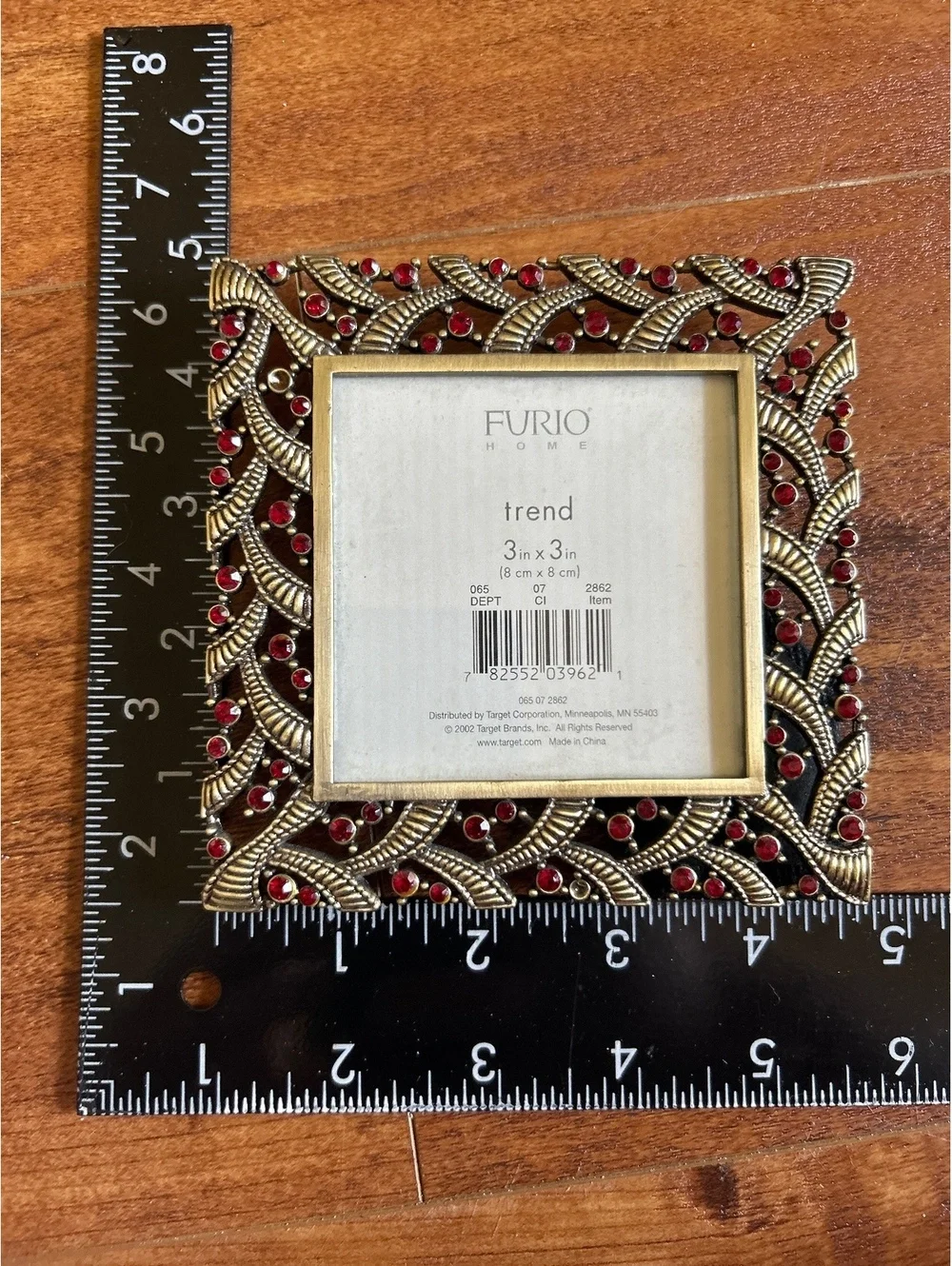 Furio Home Trend 3x3 Inch Ornate Decorative Photo Frame with Red Accents